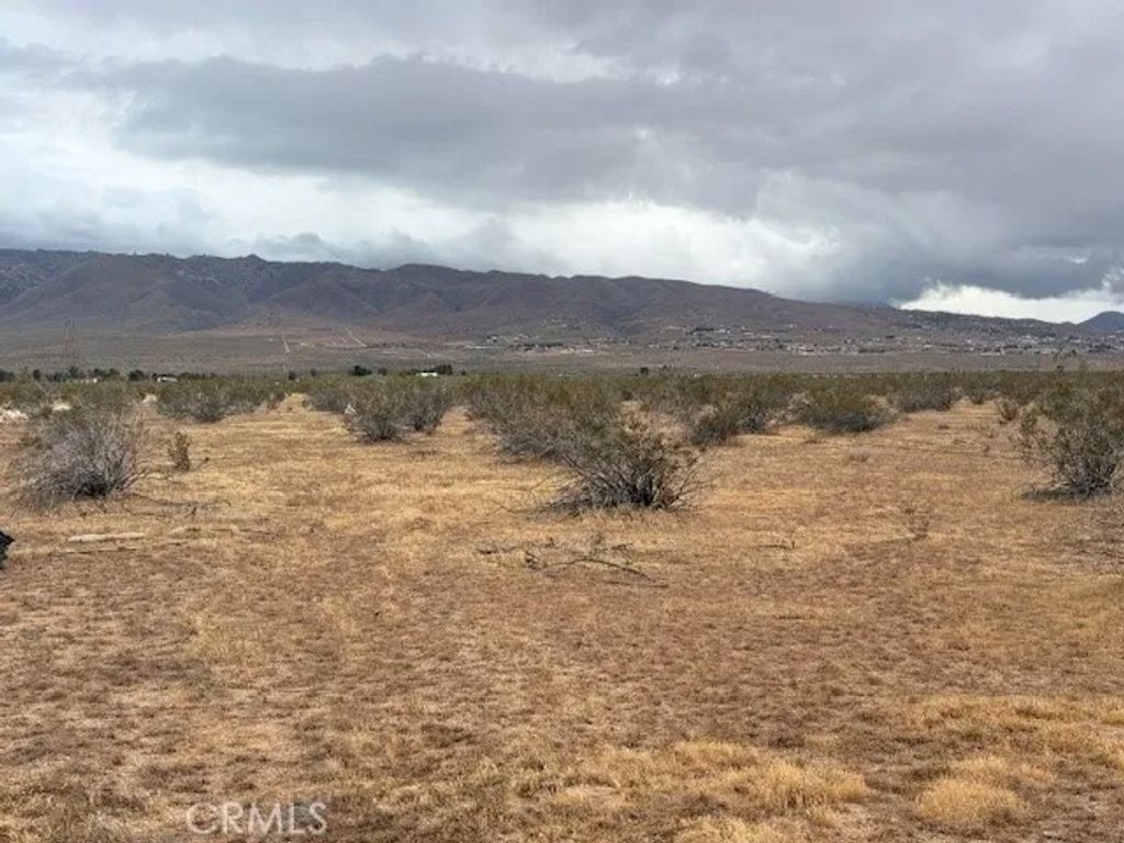 Photo of 0 Del Oro, Apple Valley, CA 92308 (MLS # HD26079031)