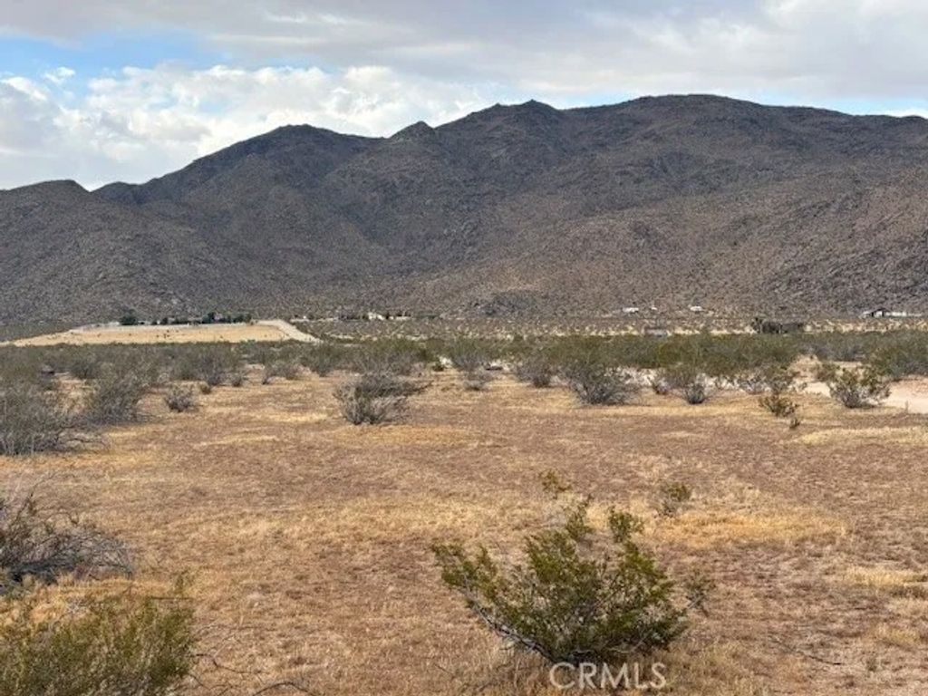Photo of 0 Del Oro, Apple Valley, CA 92308 (MLS # HD26079031)
