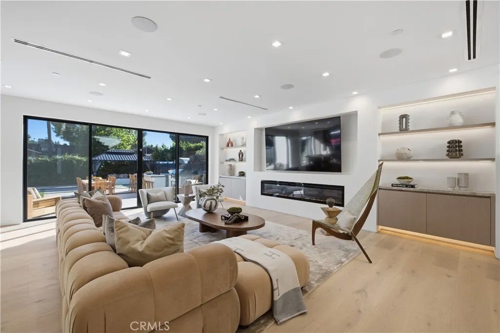 22518 Burbank