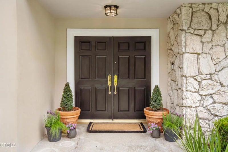 1095 Linda Glen Drive