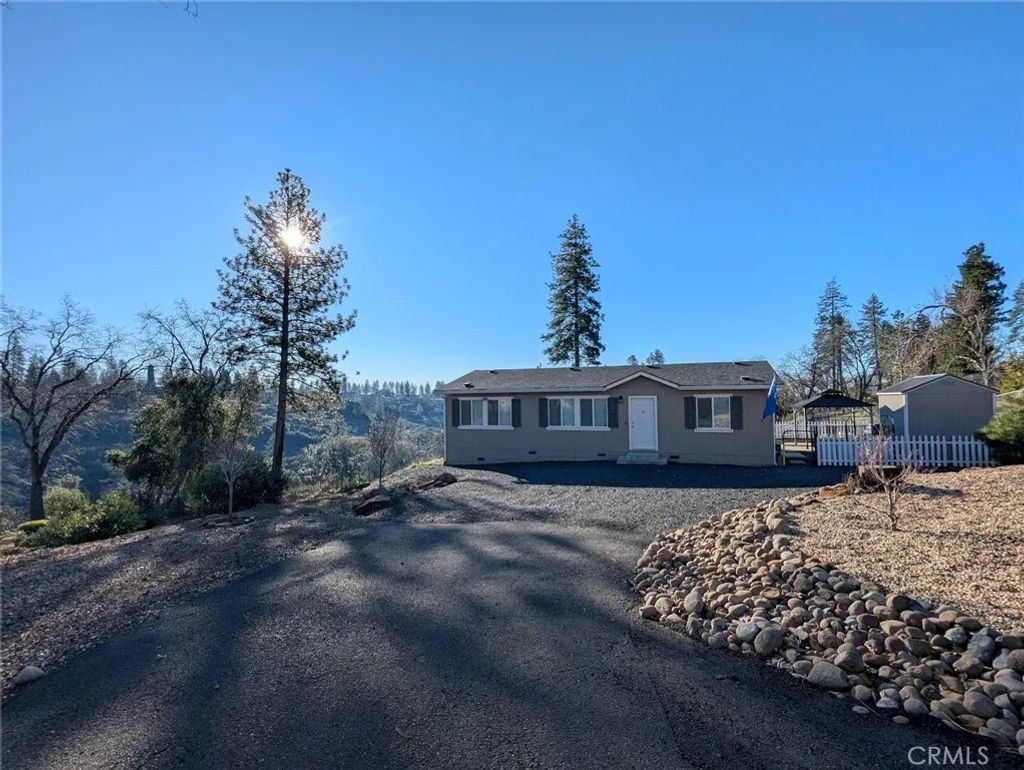 Photo of 1658 Jaramillo Ln, Paradise, CA 95969 (MLS # OR26010159)
