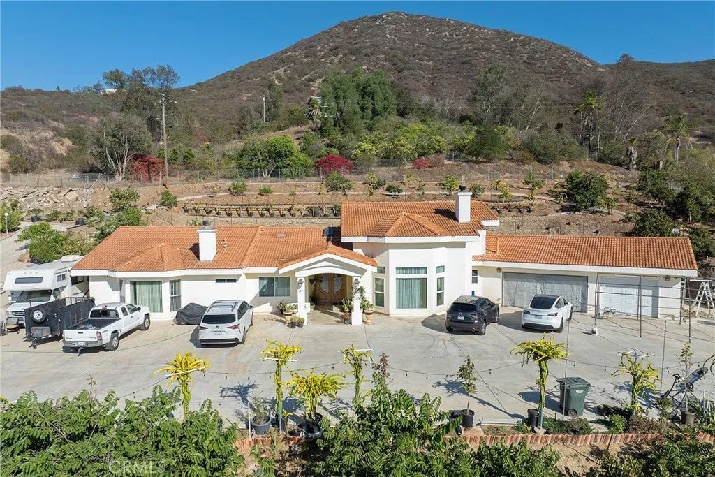 Photo of 525 Stewart Canyon Road, Fallbrook, CA 92028 (MLS # IG26208686)