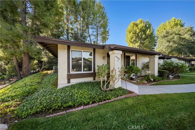 19508 Avenue Of The Oaks