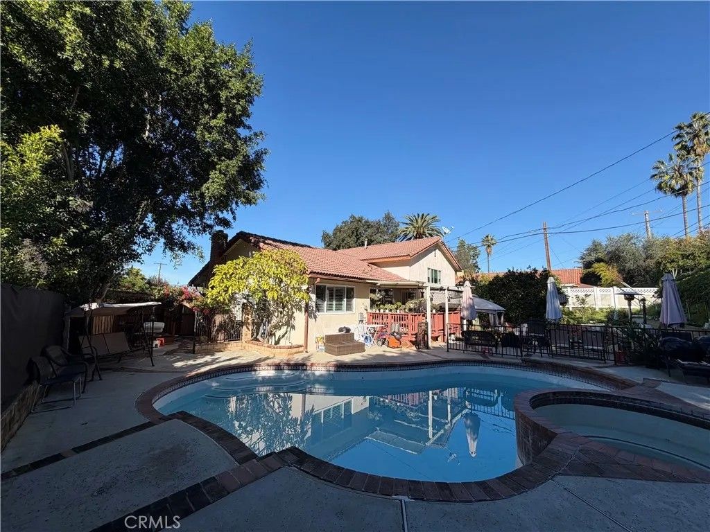 Photo of 16184 Mesa Robles Dr, Hacienda Heights, CA 91745 (MLS # AR26001677)