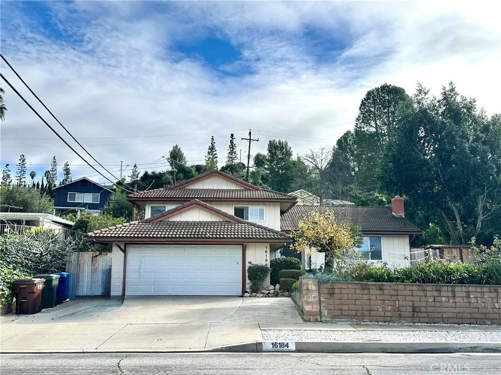 Photo of 16184 Mesa Robles Dr, Hacienda Heights, CA 91745 (MLS # AR26001677)