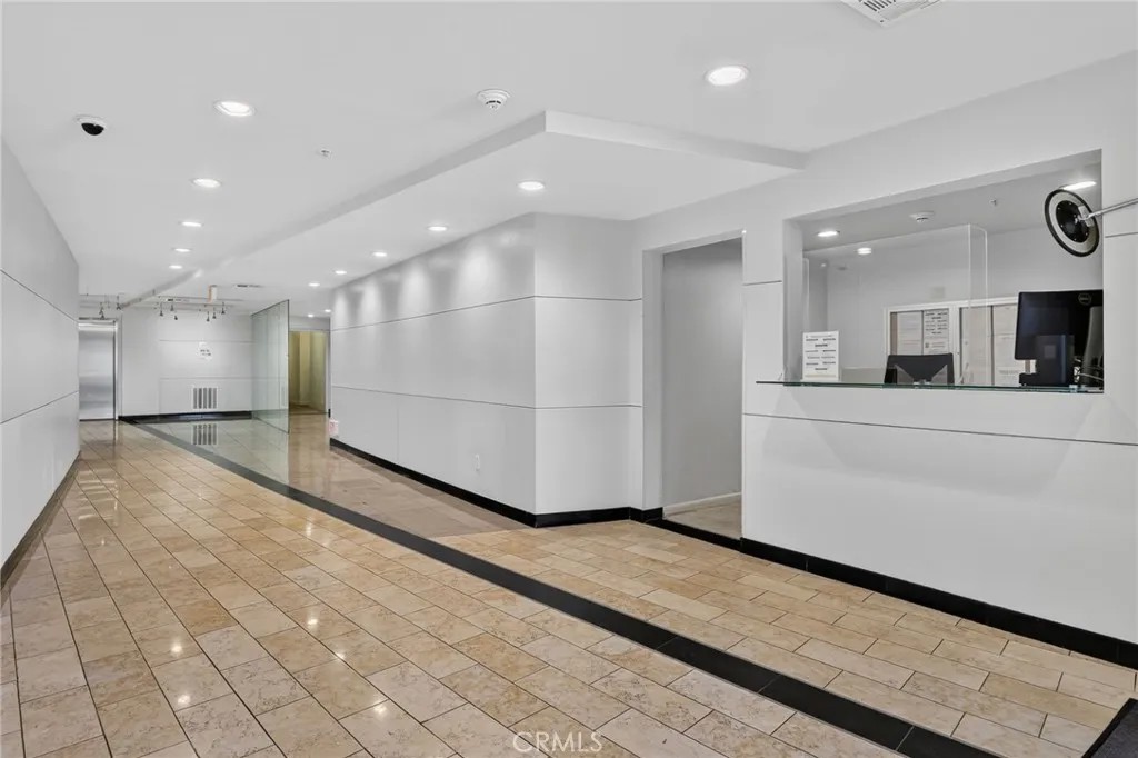 160 S Hudson Avenue 111