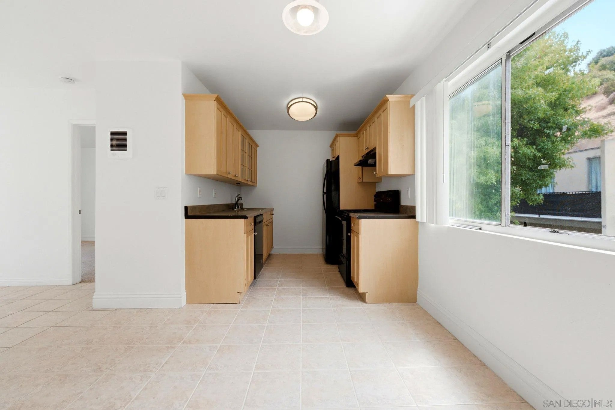 2850 Reynard Way 16