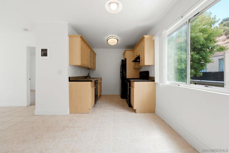 2850 Reynard Way 16