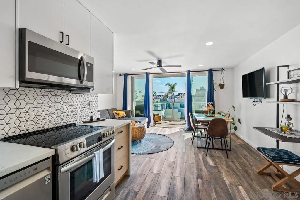 Photo of 725 Redondo Ct #21, San Diego, CA 92109 (MLS # 250042741)