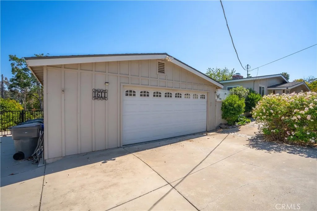 1611 Hillcrest