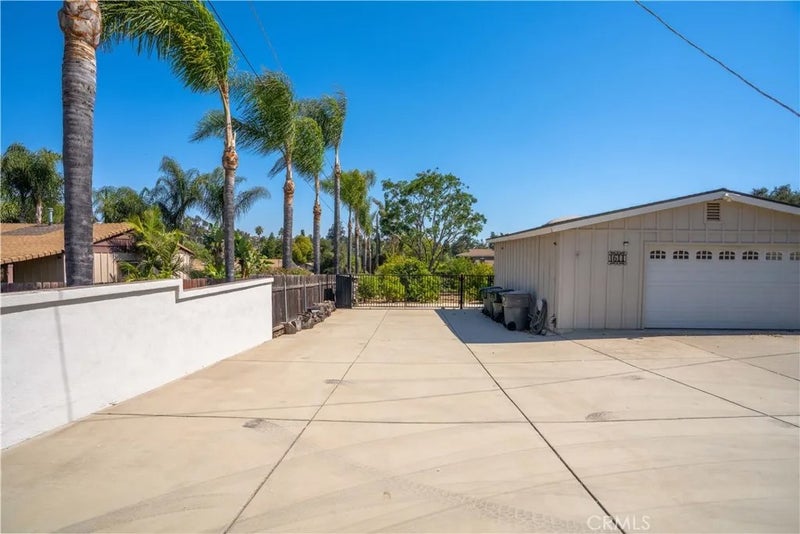 1611 Hillcrest