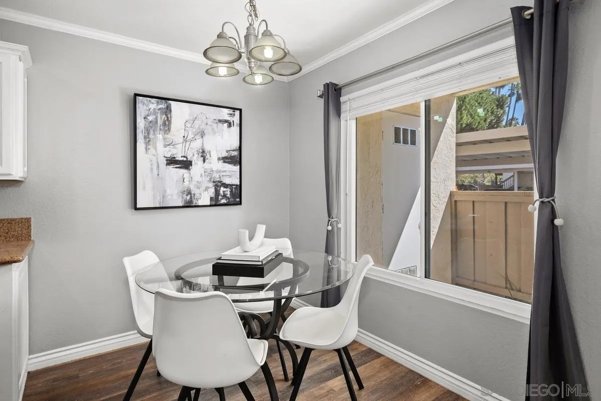 4050 Porte La Paz 44