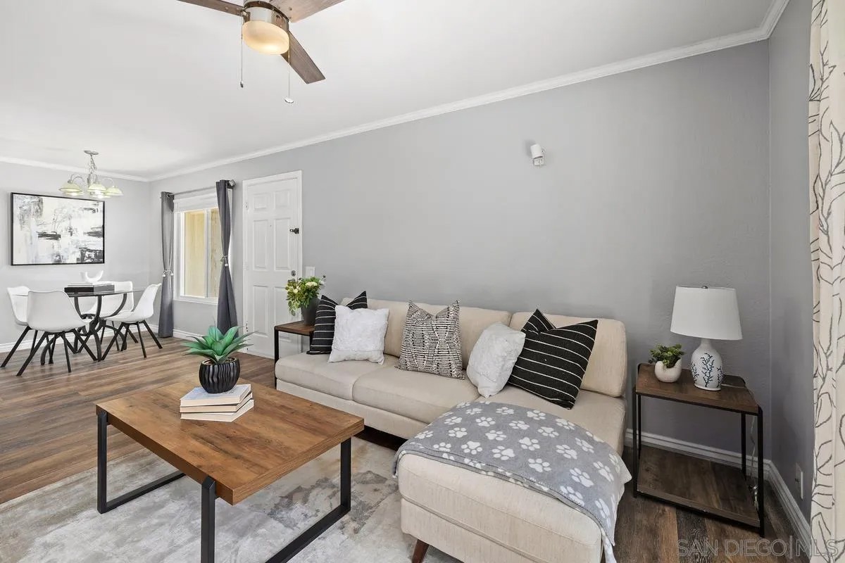 4050 Porte La Paz 44