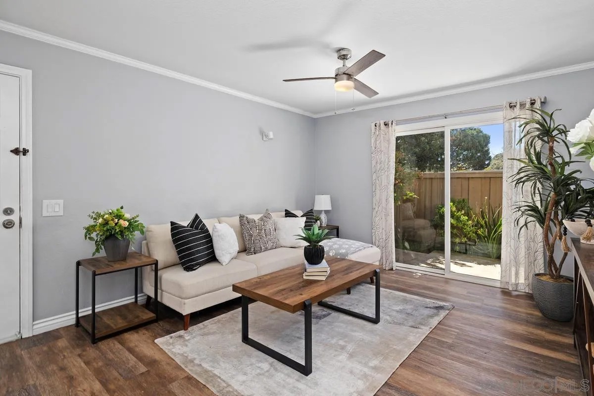 4050 Porte La Paz 44