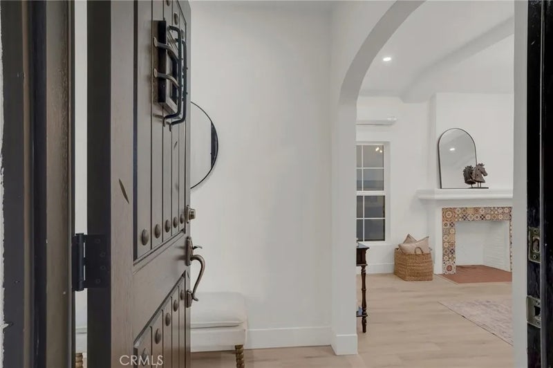 2416 W 80th