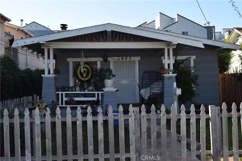 1900 E 6th