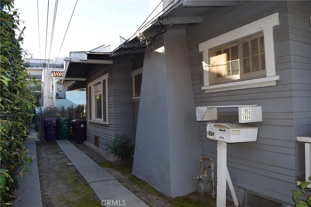 1900 E 6th