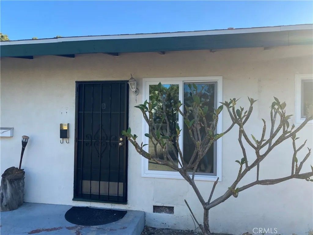 Photo of 1402 W Olive Ave, Burbank, CA 91506 (MLS # GD26066289)