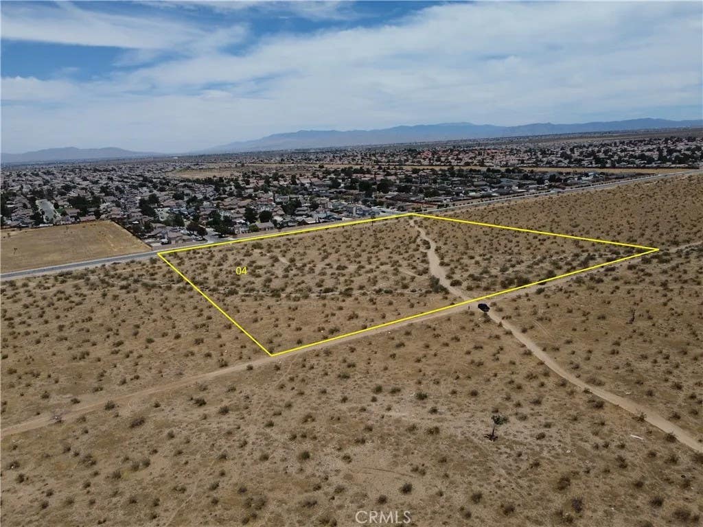 Photo of 4 Aster, Adelanto, CA 92301 (MLS # HD26169116)