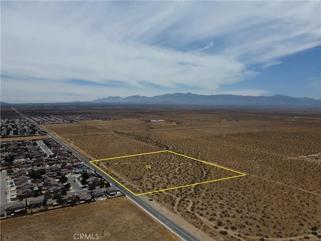 Photo of 4 Aster, Adelanto, CA 92301 (MLS # HD26169116)