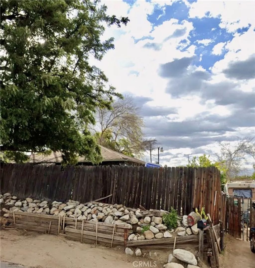 Photo of 20931 Malaga Rd, Lake Elsinore, CA 92530 (MLS # DW26043901)