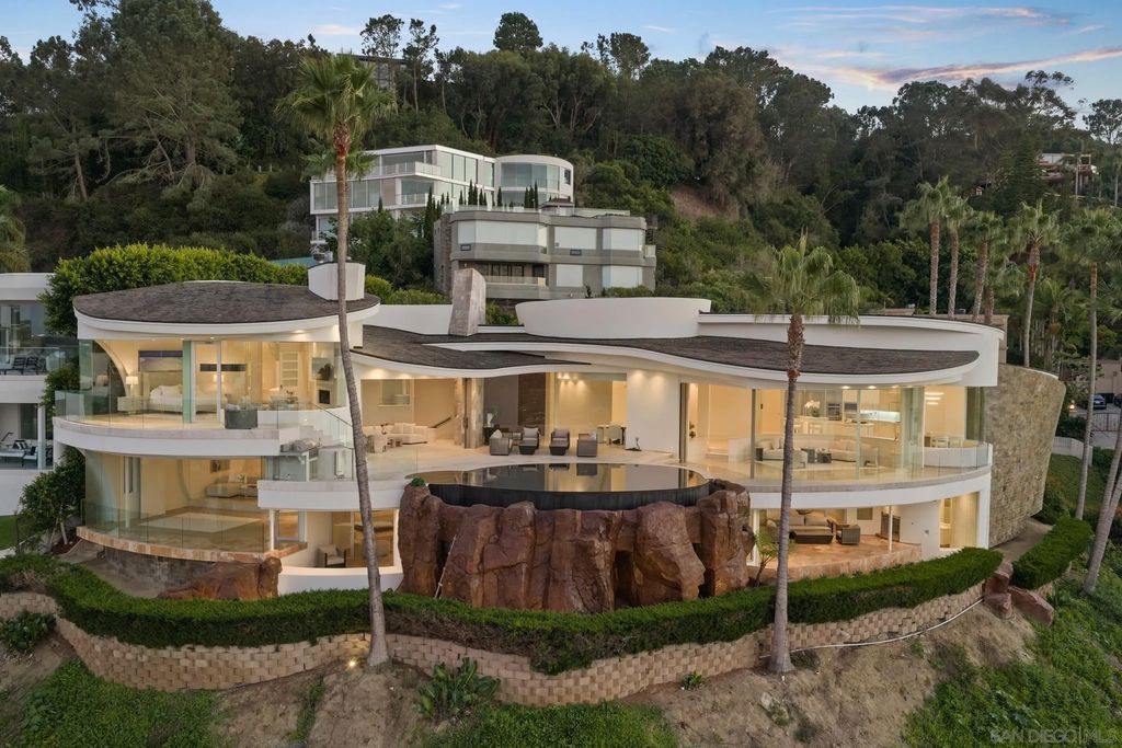 Photo of 7455 Hillside Dr, La Jolla, CA 92037 (MLS # 250041142)