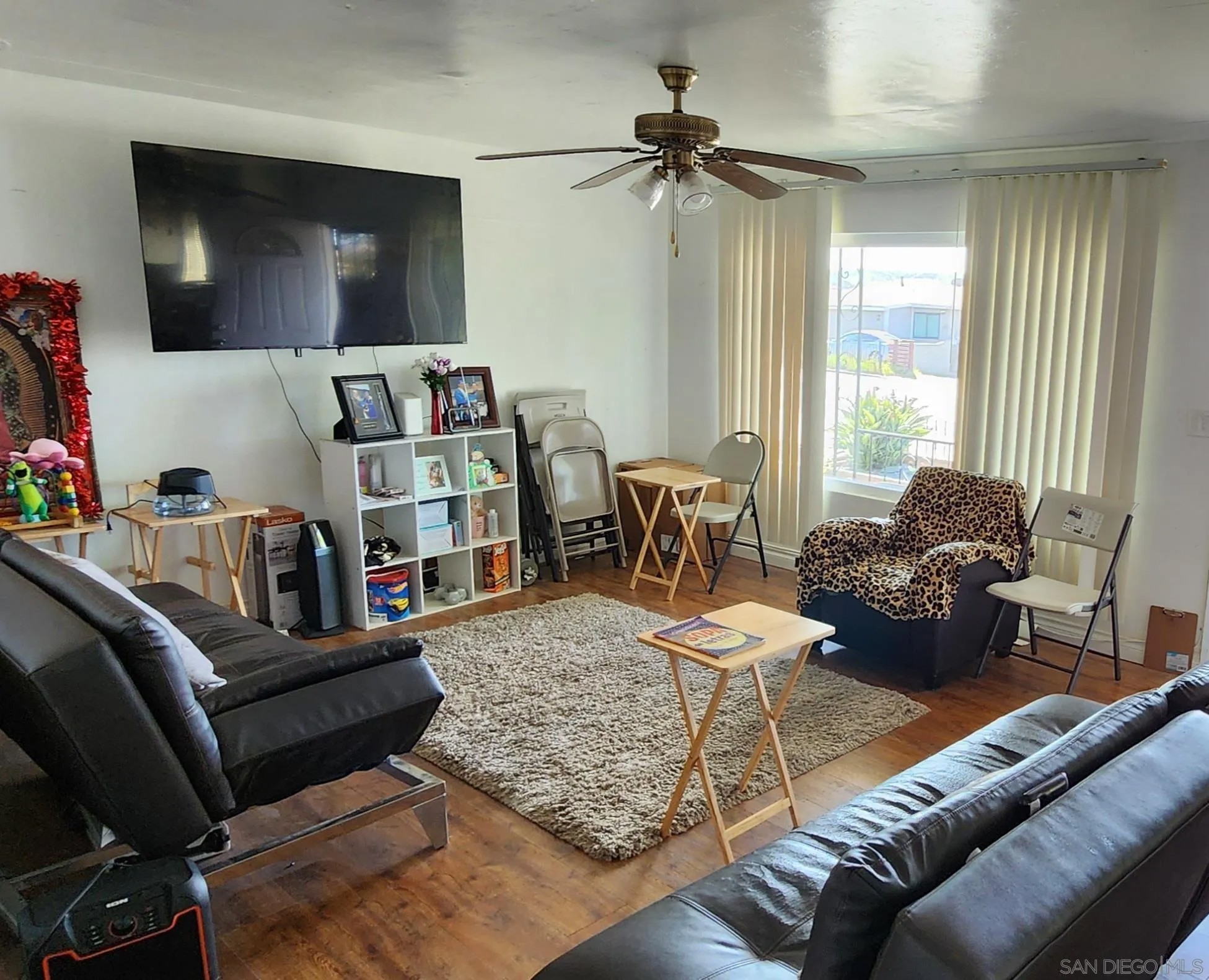 4052 Main St