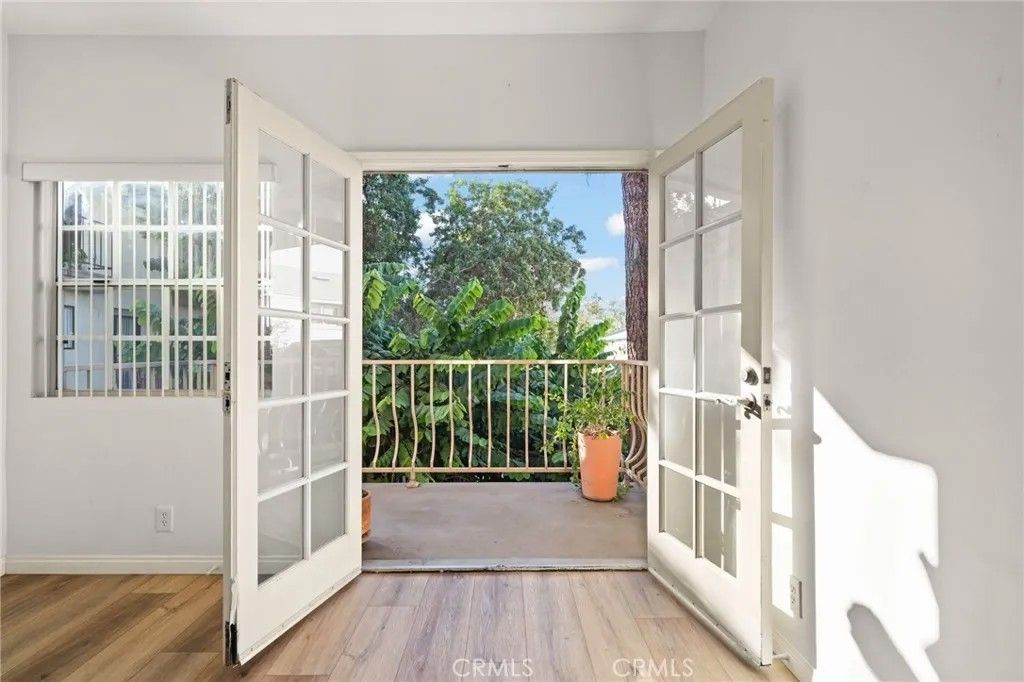 Photo of 1145 Roswell Ave #204, Long Beach, CA 90804 (MLS # CV26016596)