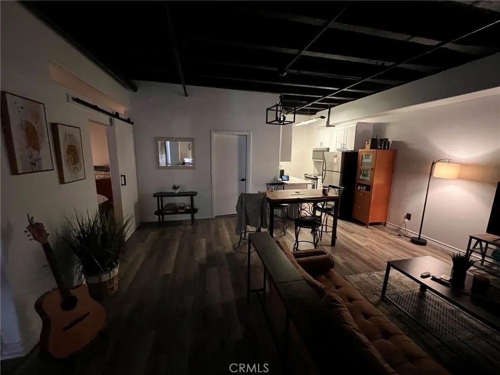 Photo of 312 W 5th Street #1010, Los Angeles, CA 90013 (MLS # CV26011306)