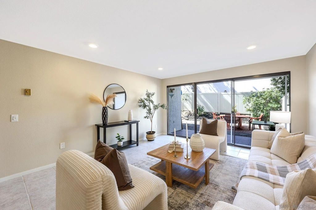 Photo of 8338 Regents Rd #1S, San Diego, CA 92122 (MLS # 260010354)