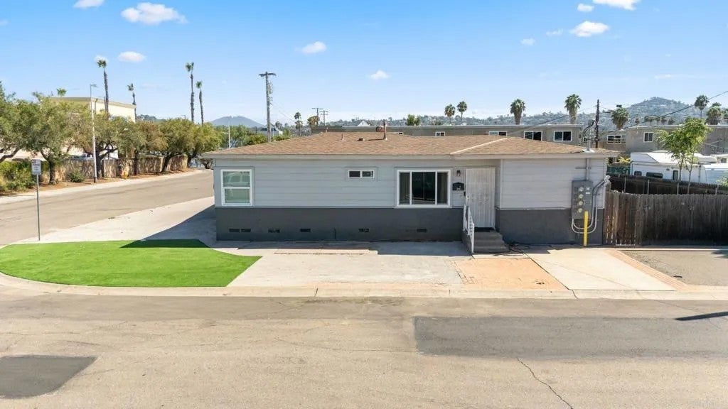 315 W Cypress Avenue
