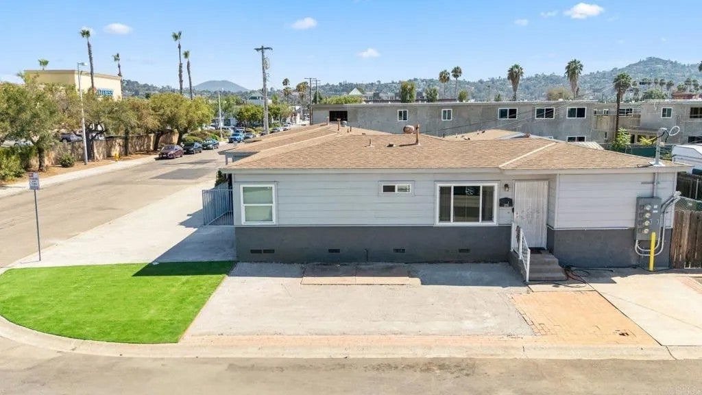 315 W Cypress Avenue