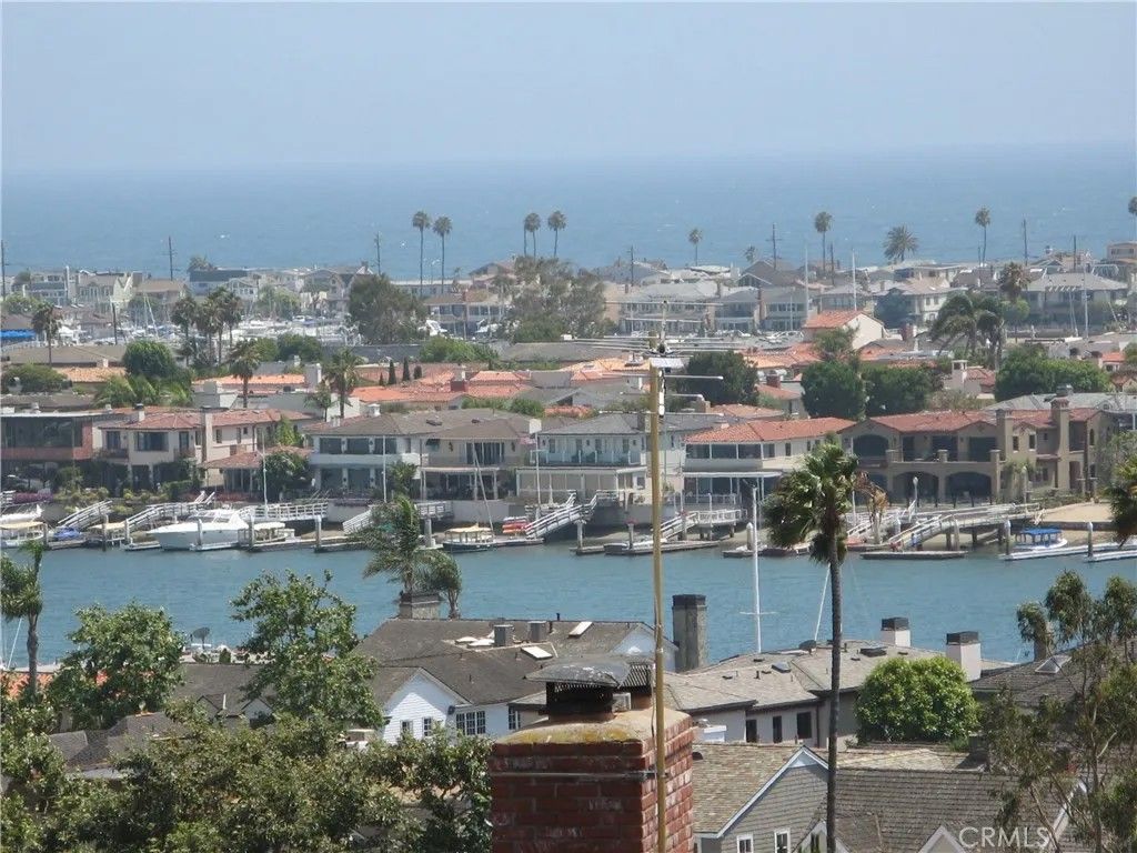 Photo of 900 Kings Rd, Newport Beach, CA 92663 (MLS # NP25272157)