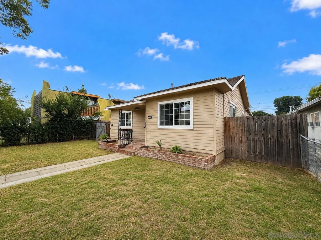 Photo of 127 W 5th Ave, Escondido, CA 92025 (MLS # 260019010)