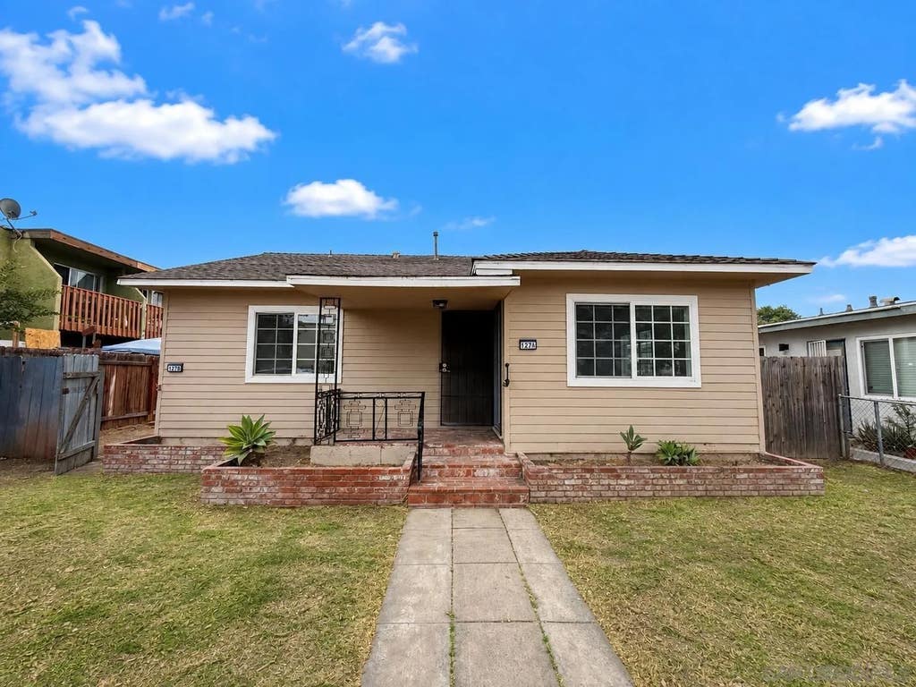 Photo of 127 W 5th Ave, Escondido, CA 92025 (MLS # 260019010)