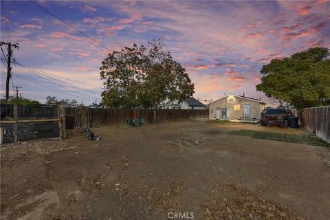 Tiny photo for 1425 Murdock St, Bakersfield, CA 93307 (MLS # FR25252941)