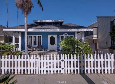 Photo of 426 N Gertruda Avenue, Redondo Beach, CA 90277 (MLS # SB26213610)