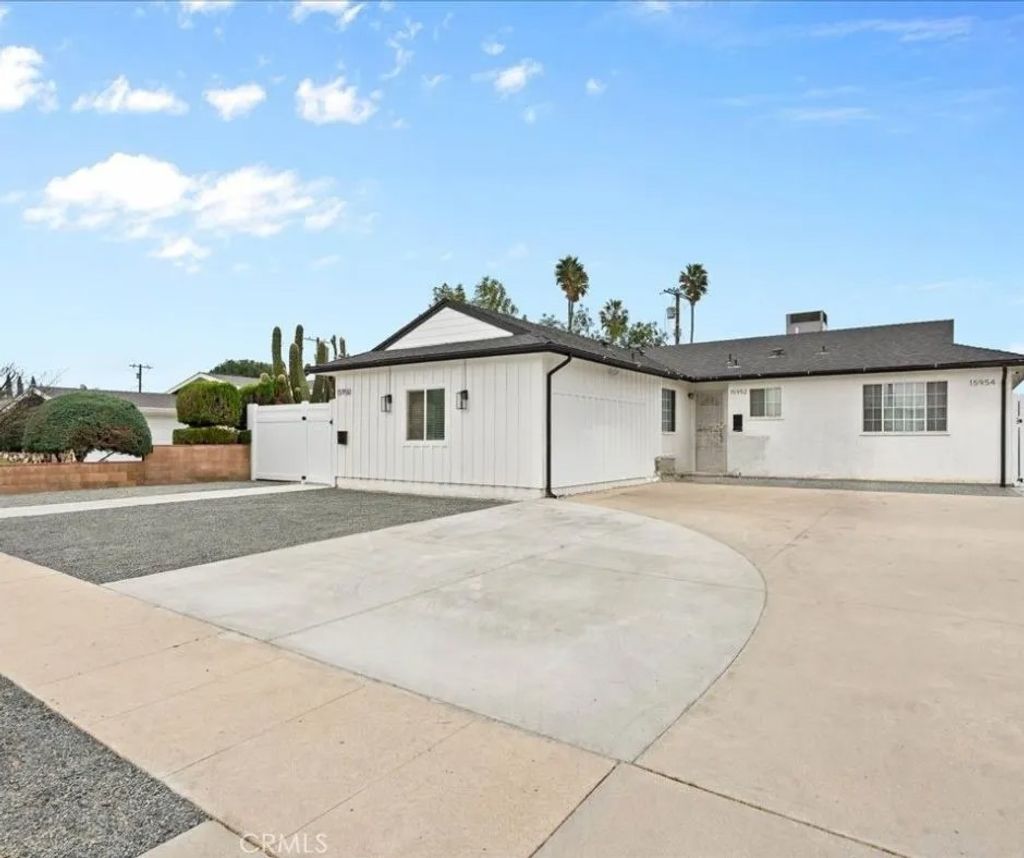 Photo of 15952 Simonds, Granada Hills, CA 91344 (MLS # GD25279547)