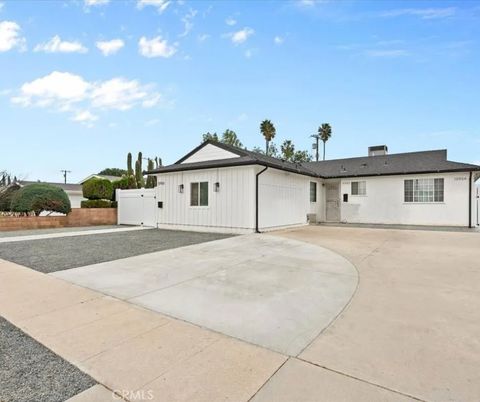 Photo of 15952 Simonds, Granada Hills, CA 91344 (MLS # GD25279547)