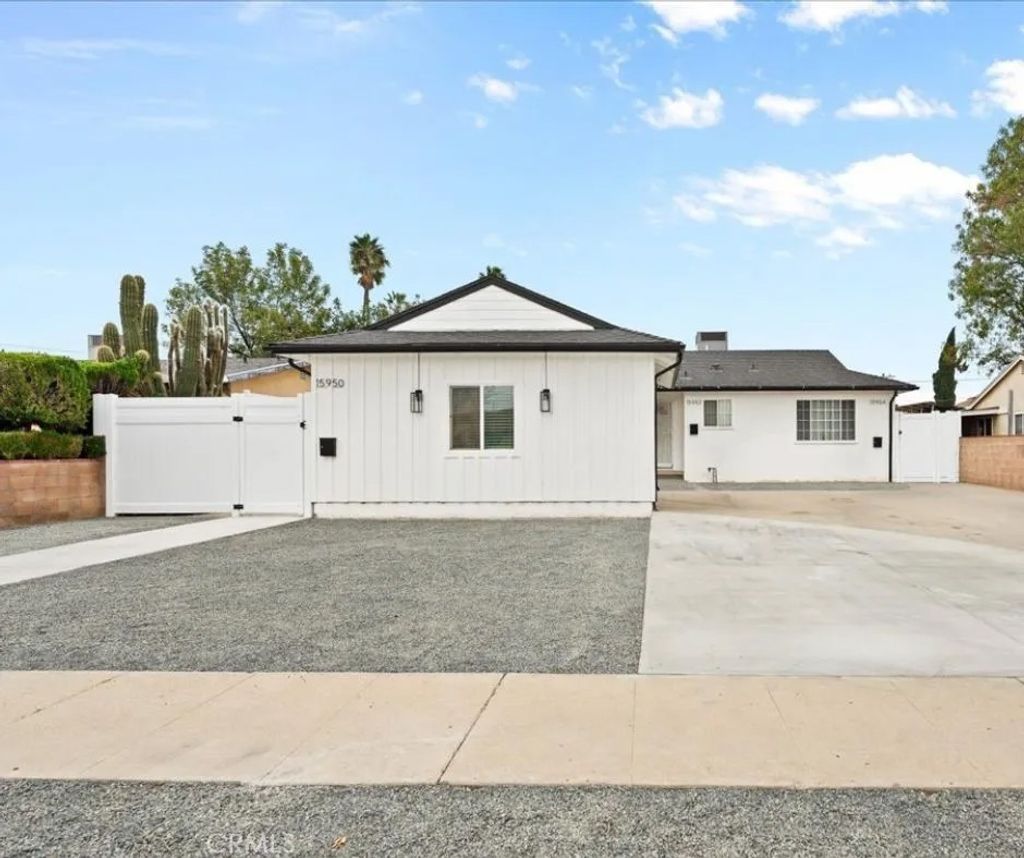Photo of 15952 Simonds, Granada Hills, CA 91344 (MLS # GD25279547)