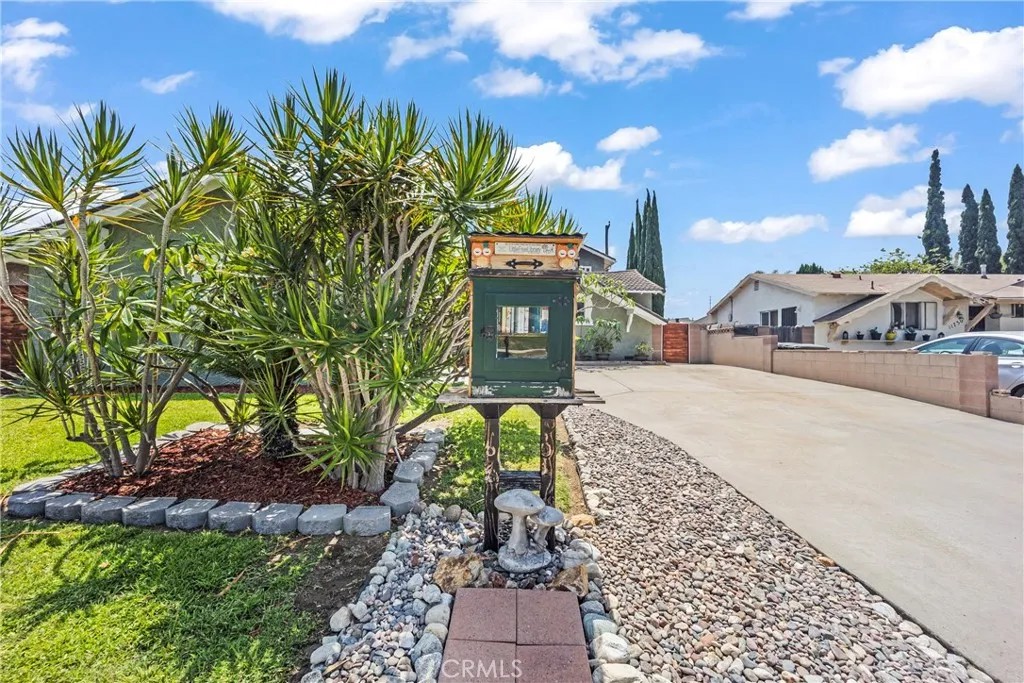 11724 Hollyview