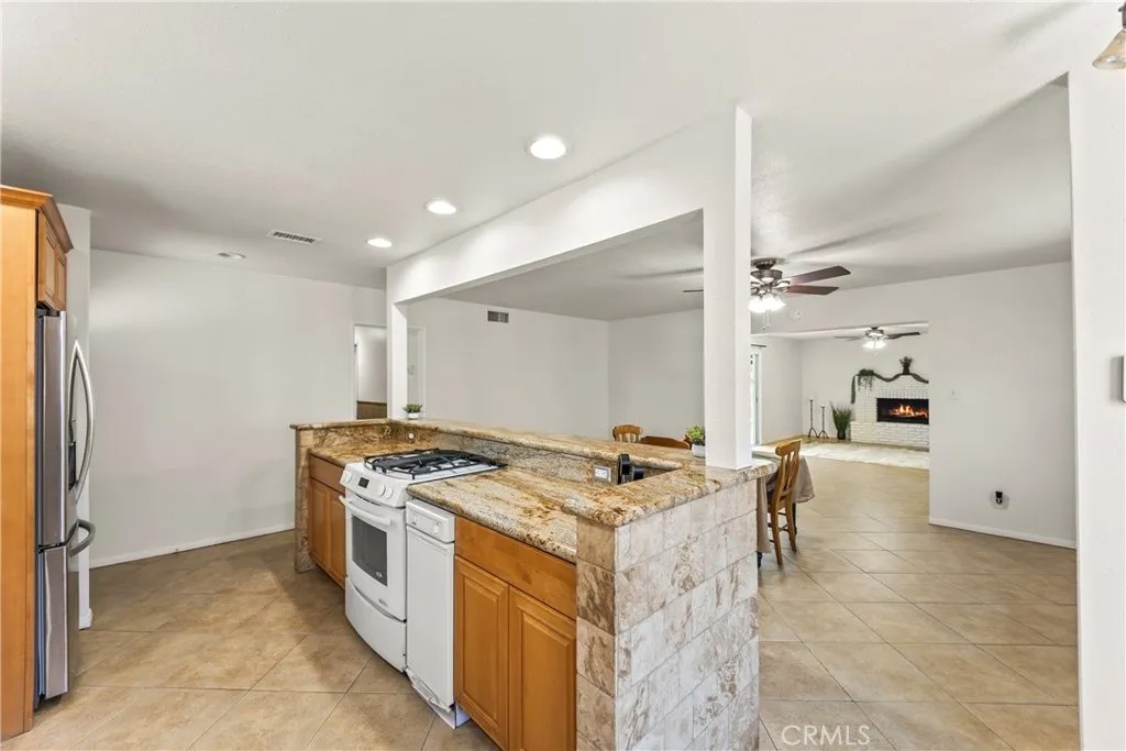11724 Hollyview