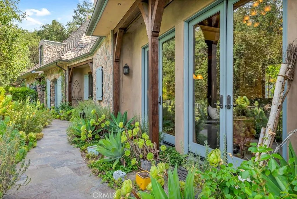 Photo of 3439 Dorothy Road, Topanga, CA 90290 (MLS # SR26018272)