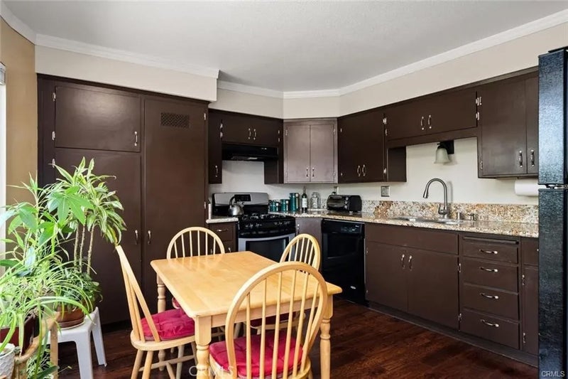 30 Plaza Way 7