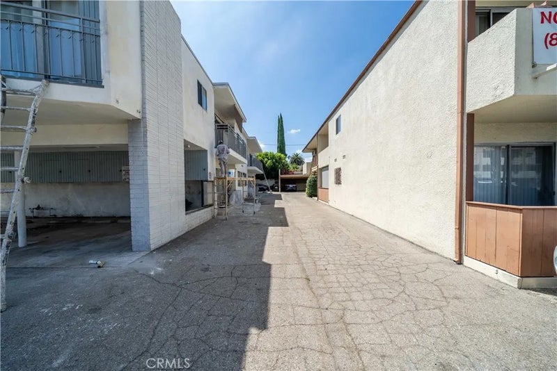 14716 Magnolia Boulevard