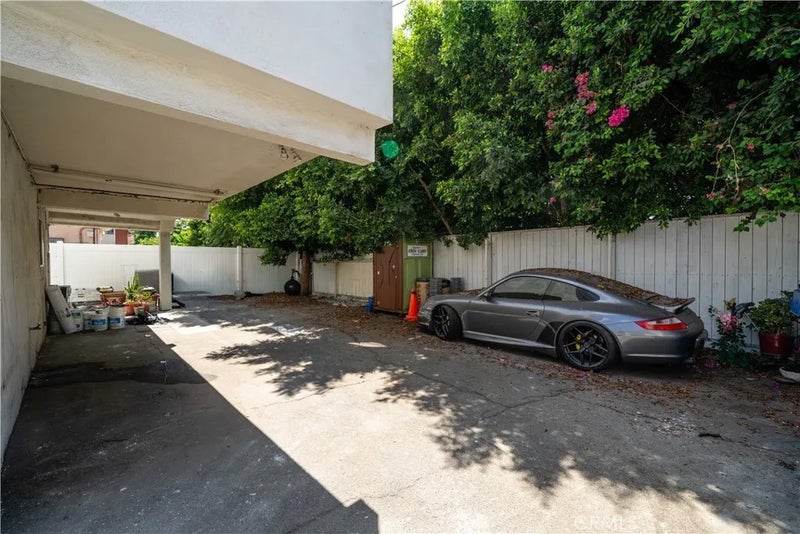 14716 Magnolia Boulevard