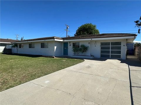 Photo of 979 N Gardena Ave, Rialto, CA 92376 (MLS # IV26031466)
