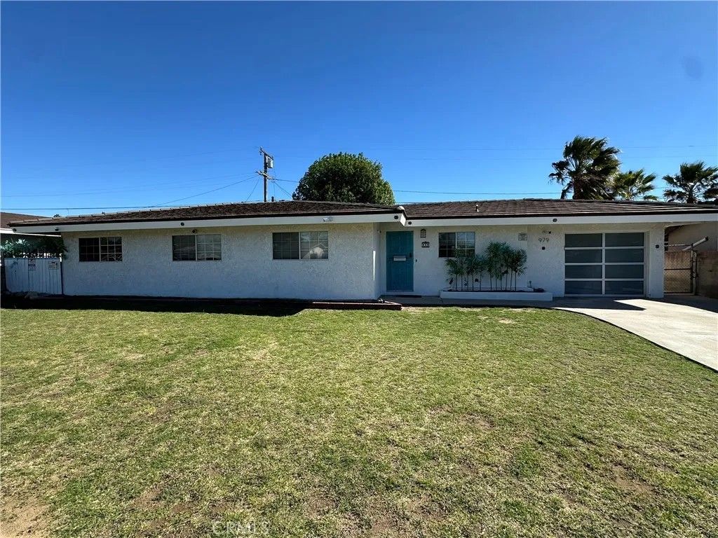 Photo of 979 N Gardena Ave, Rialto, CA 92376 (MLS # IV26031466)
