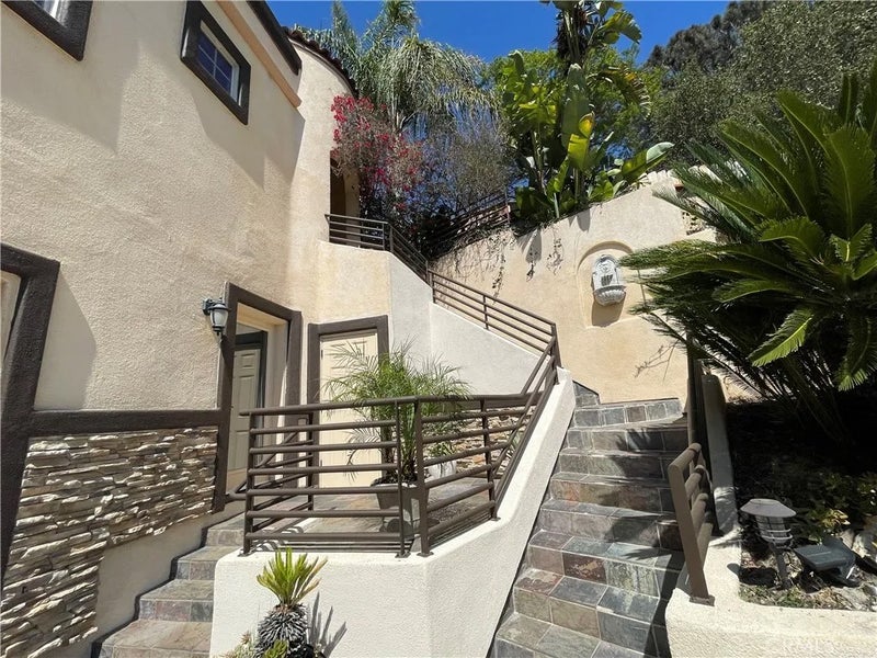 2176 Santa Ynez Ave.