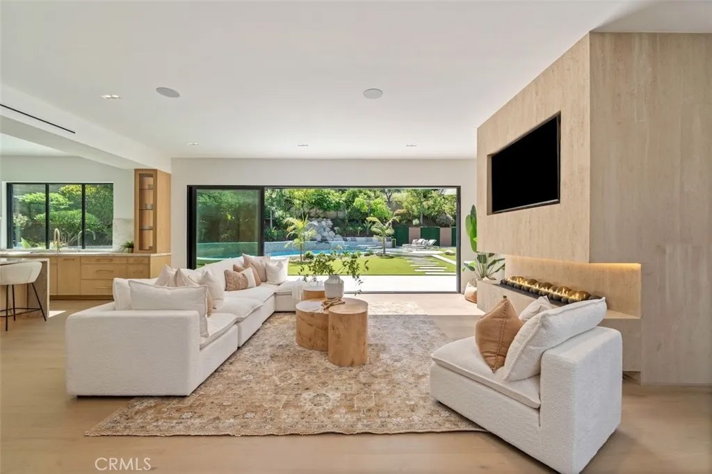 4645 Westchester